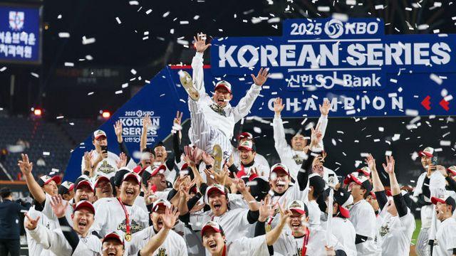 완벽한 균형·조화로 이룬 LG트윈스 'V4'...왕조 시대 활짝 열까