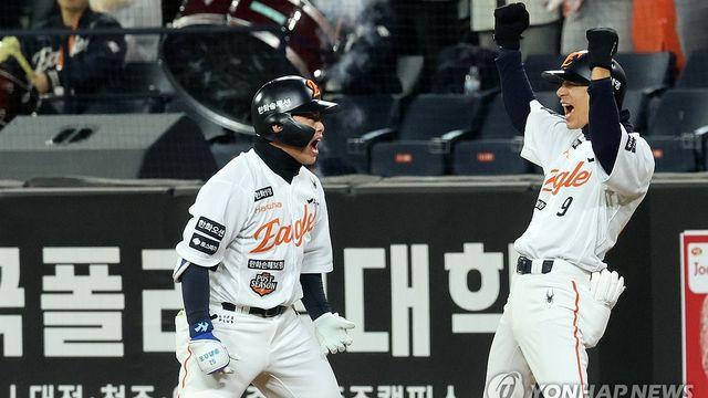 '단일 PS 타점 역대 2위' 문현빈, 실의에 빠진 한화 구할까