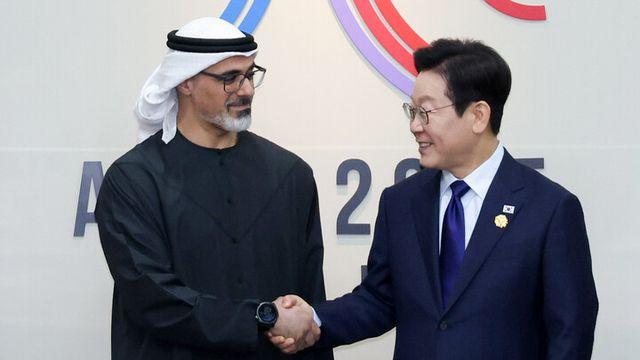 UAE 왕세자 만난 이 대통령 “양국 관계 발전 기대”