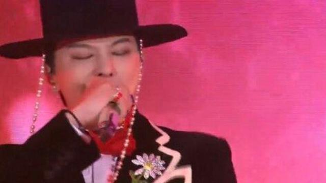 '아이 갓 더 파워' 지드래곤에 정상들 휴대폰 찰칵…