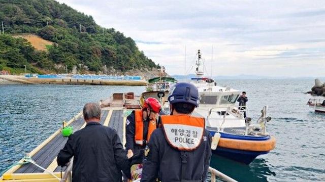 통영 두미도 70대女 통증 호소…사천해경, 경비정으로 긴급 이송