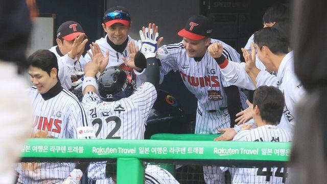 LG 스포츠단의 봄은 계속된다… 야구·농구 동반 제패까지 ‘단 1승’