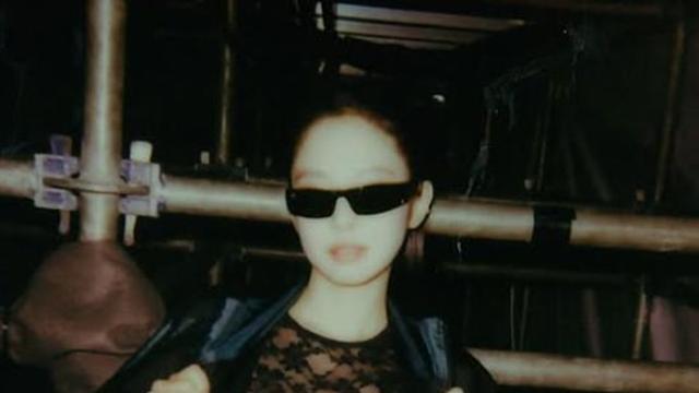 블랙핑크 제니, 선글라스로 포인트 UP…팬들 시선 집중 [★해시태그]