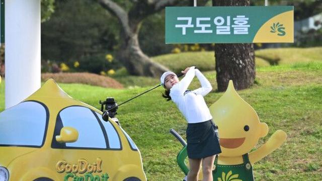 제주서 강한 고지원, S-0IL 챔피언십 2R 선두...장수연, “퍼트가 제일 잘됐다”
