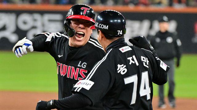 '9회 2사 결승타' 김현수, 왜 17년 전 '최악의 기억' 떠올렸나…