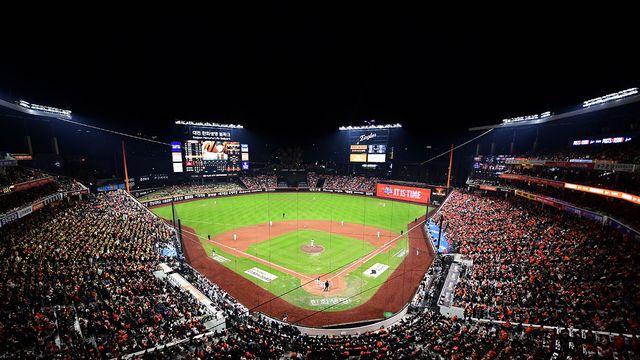 진짜 1초 만에 다 팔리나? KS 5차전도 여지 없이 매진!…PS 37경기 연속 완판+33만 관중 돌파 [KS5]