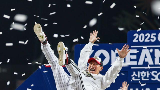 '첫 2회 우승' 염경엽 감독, LG 구단 가장 성공한 사령탑 우뚝