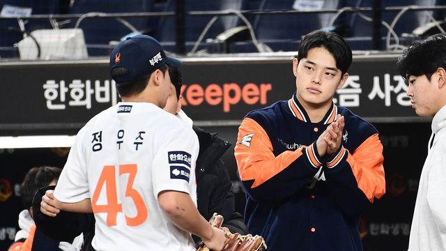 '문동주 조기 강판' 초대형 악재→한화, 그래도 포기 안 했다…정우주·황준서·김종수 '4이닝 1실점' 합작 [KS5]