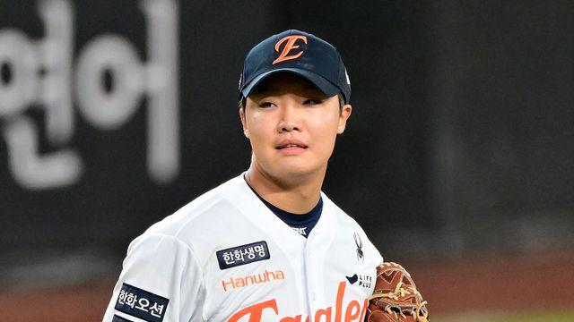 눈물 쏟아낸 정우주, 슈퍼루키의 첫 시즌이 끝났다…