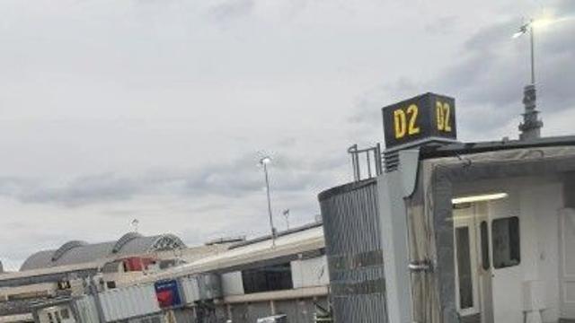 문 잠그다 '비상'…美 26년 경력 승무원의 황당 실수