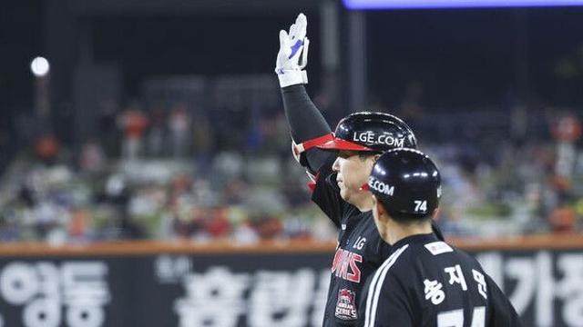 PS 역사부터 LG 우승까지 이끈 김현수…'KS MVP'로 얻은 3번째 우승 반지[KS]