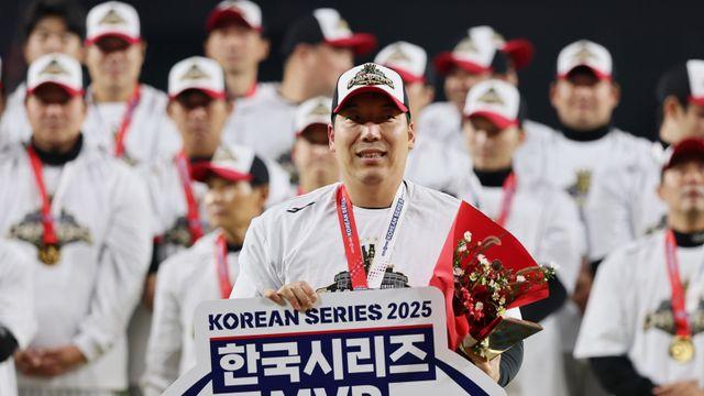 [LG 우승] '가을 악몽 굿바이' 김현수 PS 통산 25번째 시리즈 끝에 첫 MVP에