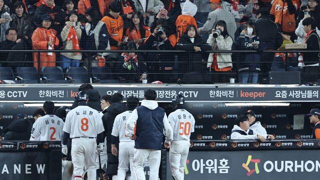 안방서 LG 우승 구경 위기… 문동주 손에 달린 한화 반등의 열쇠