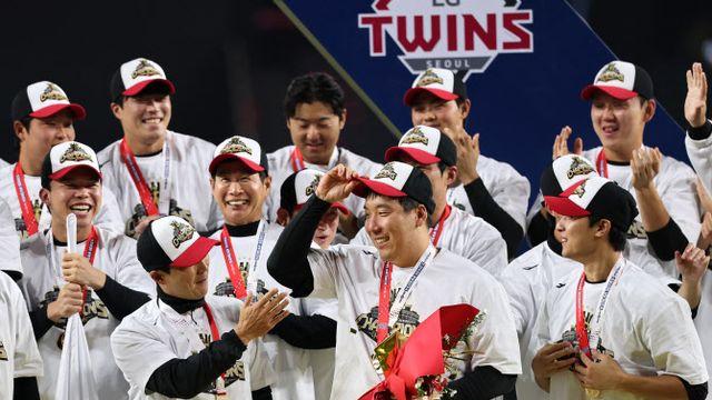 '한국시리즈 MVP' 김현수, 17년 전 병살타 악몽도 지웠다