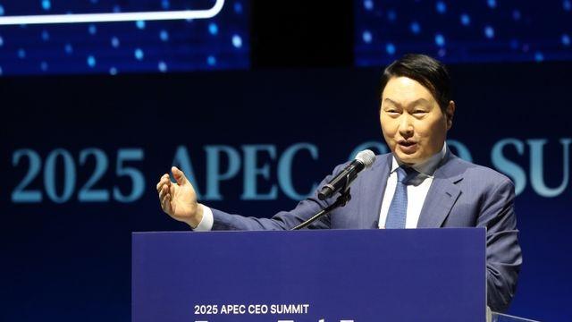 최태원·젠슨황 '동맹'···SK, 엔비디아와 GPU 5만장 '韓AI 팩토리' 만든다