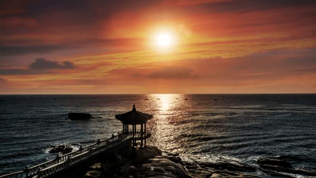 바다와 산이 맞닿은 속초, 가을 하늘 아래 펼쳐지는 감성 힐링 여행