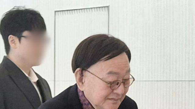 '김건희 일가' 측근 김충식, '양평 공흥지구 특혜' 특검출석