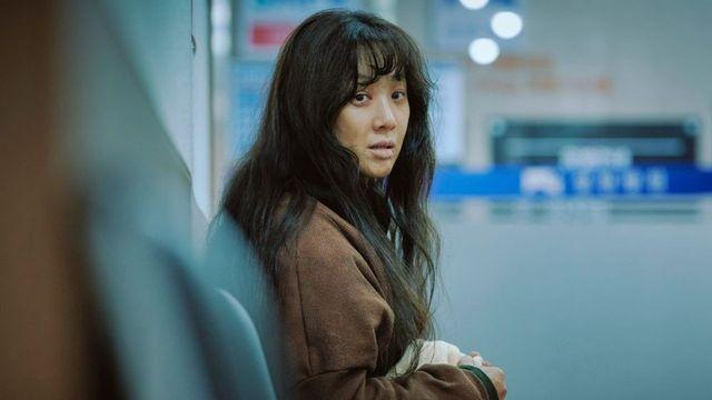 퍼즐 조각을 모아 완성하는 여성 해방의 서사…’하얀 차를 탄 여자’