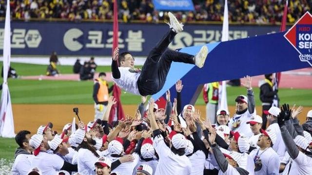 프로야구 LG, 통합 우승 ‘1승만 남았다’…프로농구 이어 ‘동반 정상’ 눈앞