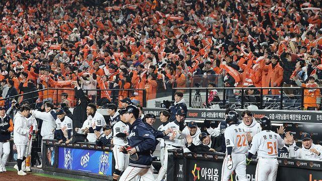 프로야구 포스트시즌 37경기 연속 매진…KS 21경기 연속 만원