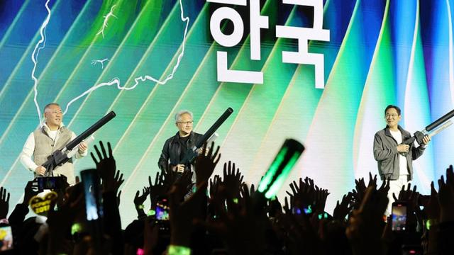 '치맥 회동' '깐부 퍼포먼스' '깜짝 편지' 이재용·정의선과 잊을 수 없는 밤 보낸 젠슨 황