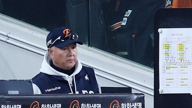 [STN 현장] '준우승' 한화 김경문 감독 