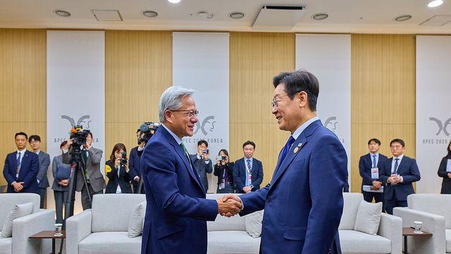 [경주APEC] 李대통령, 첫날 경제행보 박차…젠슨황 만나 'AI동맹' 확장