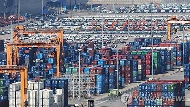 '수출플러스' 지켰지만 반도체 의존↑…'트럼프 관세' 영향 쌓여