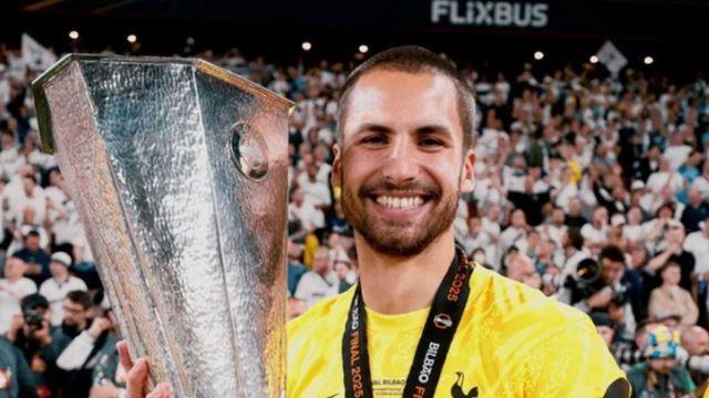 [오피셜] '영화 감독 할래'...98년생 토트넘 비운의 골키퍼, 손흥민과 유로파리그 우승 후 전격 은퇴