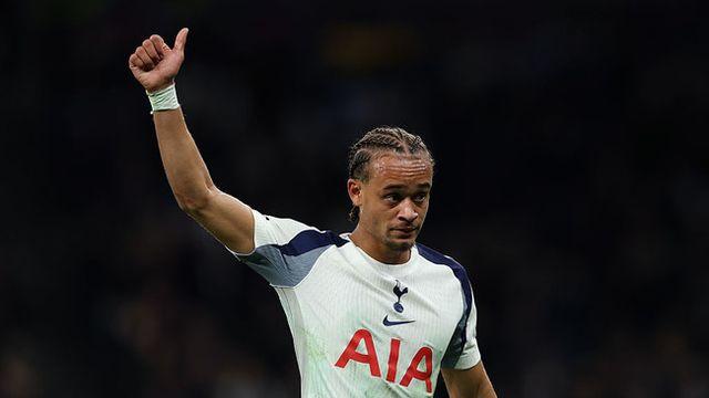 ‘손흥민 후계자’ 언급이 부끄럽다...반등할 수 있나?→“토트넘 19세 MF 중용해 시몬스 도와야”