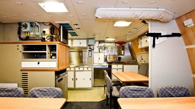 잠수함 내부 사진들은 은근 각도빨임