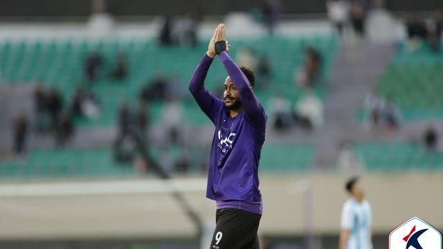 '울산 무너졌다'…안양, 홈에서 3-1 역전승→파이널B 최상단으로+모따·이창용·채현우 연속골 [현장 리뷰]