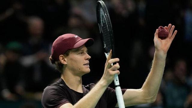 신네르, 세계 1위 탈환 '2승 남았다'… 파리 마스터스 4강 진출