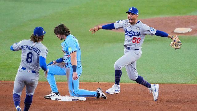 '초강수' 다저스, 토론토와 WS 6차전 3-1 승리…최종전 간다(종합)