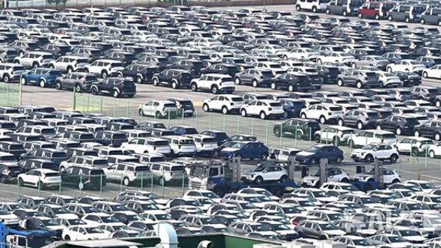 10월 수출 3.6% 증가 595.7억弗…반도체 수출 8개월째 플러스(2보)