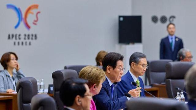 이 대통령, APEC 정상회의 세션2 주재…'경주 선언' 채택 예정
