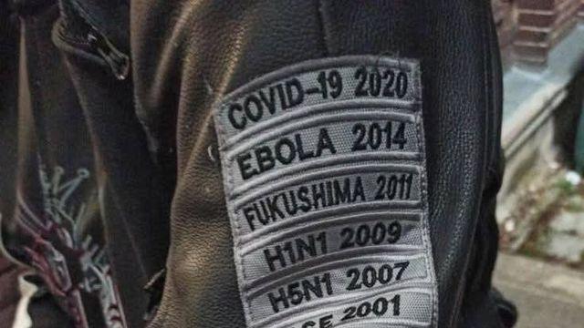 그가 극복한 것들을 보여주는 휘장(패치)들