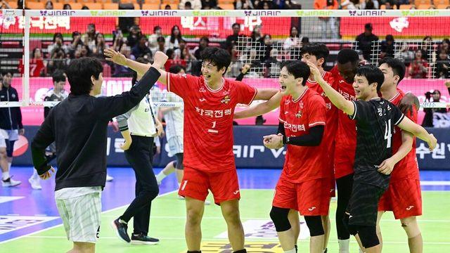 프로배구 한국전력, 삼성화재 꺾고 3연패 후 첫 승… 도로공사는 3연승 질주