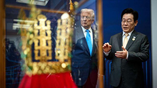 트럼프, 한국서 받은 선물 '금관'이 얼마나 마음에 들었으면...