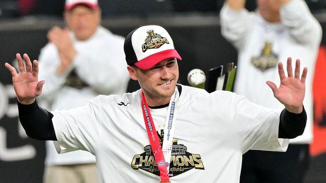 'MLB 無 경력' 대체 외인, LG를 정상으로 이끌었다…