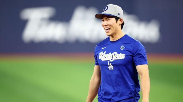 로버츠 감독과 경주한 김혜성, WS 6차전 선발 라인업에선 제외