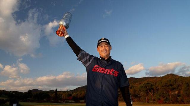 김용희 감독 유니폼 입고 우승한 김재호 