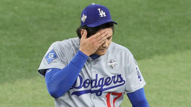 투수 오타니 고개를 떨궜다, 결국 3회 강판...절뚝이는 비솃에게 3점포 허용