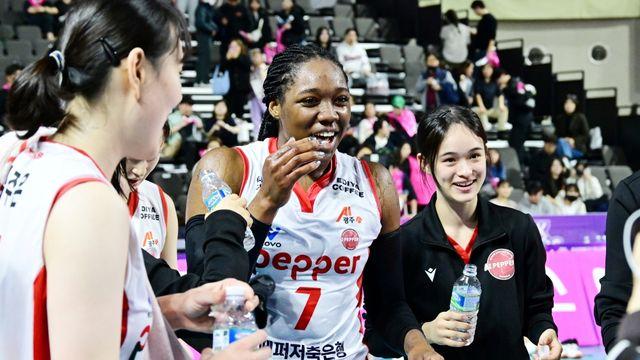 이래서 '사실상 1순위'였구나…'부상 회복→데뷔전 16점 활약' 조이 