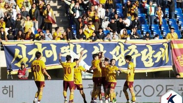 광주, K리그1 조기 잔류…수원FC와 비긴 대구, 생존 경쟁 계속(종합)