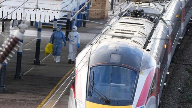 영 경찰, 런던행 칼부림 