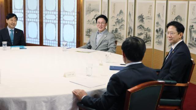 金 총리, '3+α 회의' 주재…온실가스 감축목표 수립안 논의