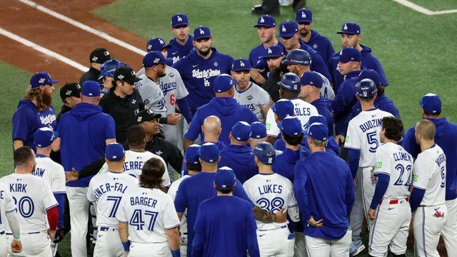 '전쟁이다' 감독까지 총출동! 155km 사구에 뿔난 히메네즈→다저스·토론토 벤치클리어링 폭발