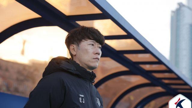 ‘세드가’에 당한 김은중 감독 한숨 “공격수들 반성해야…더 강한 마음으로 준비해야 한다” [IS 수원]