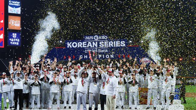 [프로야구 결산①] 베테랑과 신예가 함께 만든 ‘V4’… 신구조화로 완성한 LG의 2번째 황금기